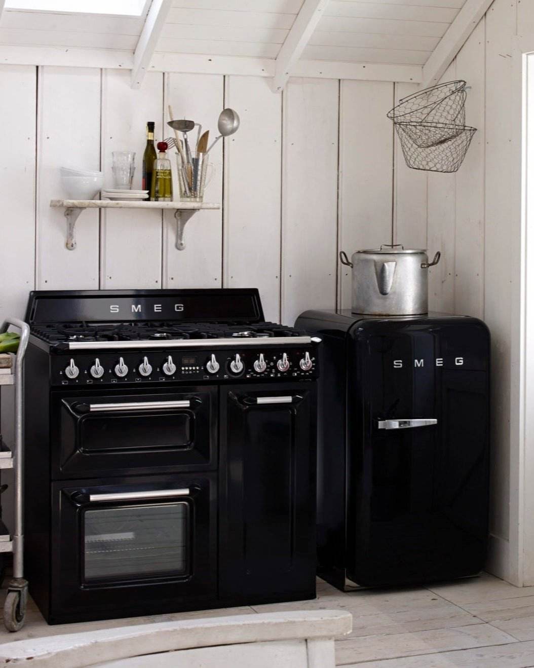 Happy Bar Refrigerator (Fab10H) – 50’s Style, Black