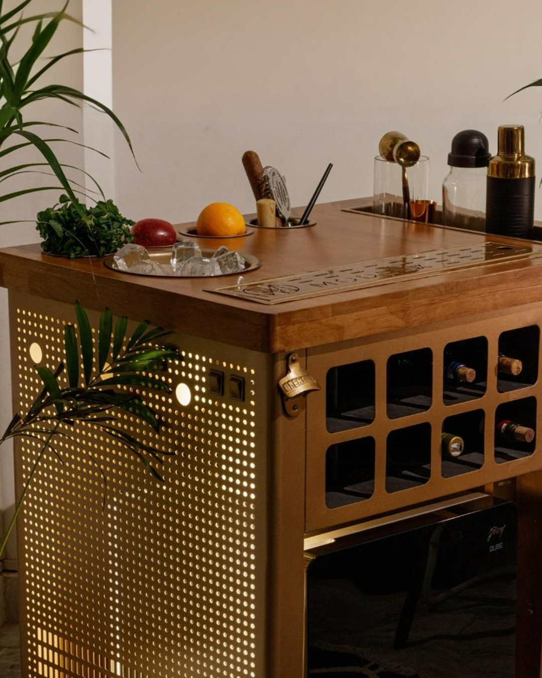Gold Lattice & Wooden Top Finish Online