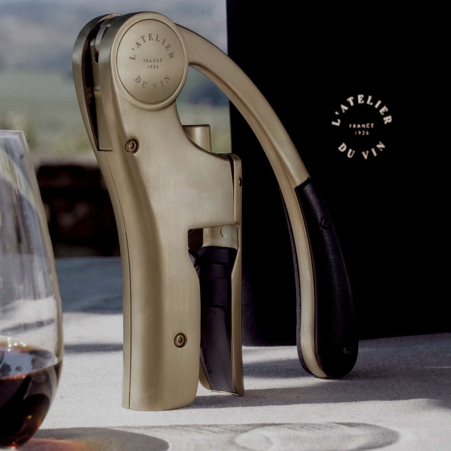 Oeno Motion Nomad Gold, Wine Opener with Case